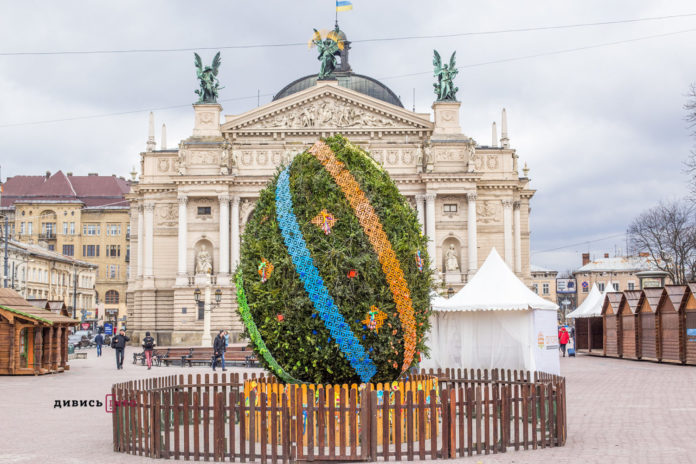 У Львові готуються до відкриття Великоднього ярмарку: програма святкувань (фото)