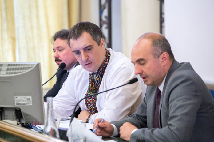 Керівникам області передали підписи мешканців проти будівництва сміттєпереробного заводу на Пластовій Керівникам області передали підписи мешканців проти будівництва сміттєпереробного заводу на Пластовій