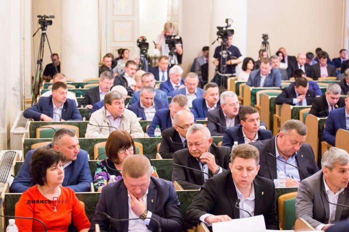 Депутат обіцяє озвучити прізвища чиновників ЛМР, які гальмують встановлення таблиці Герою Небесної Сотні Депутат обіцяє озвучити прізвища чиновників ЛМР, які гальмують встановлення таблиці Герою Небесної Сотні