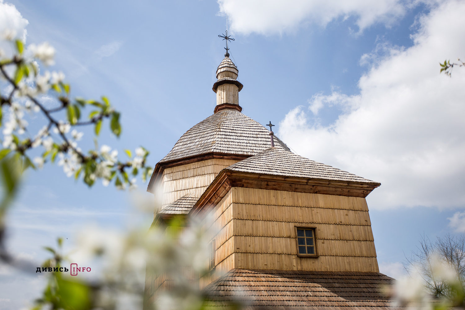 На Львівщині відреставрували дерев'яну церкву XVII століття (фото)