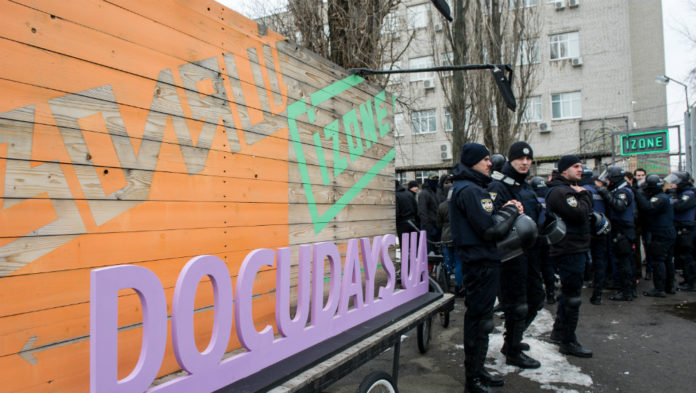 Глядачі кінофестивалю Docudays UA заявили про напади з боку праворадикалів Глядачі кінофестивалю Docudays UA заявили про напади з боку праворадикалів
