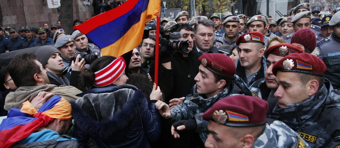 e11bf3a-armenia-protest-690