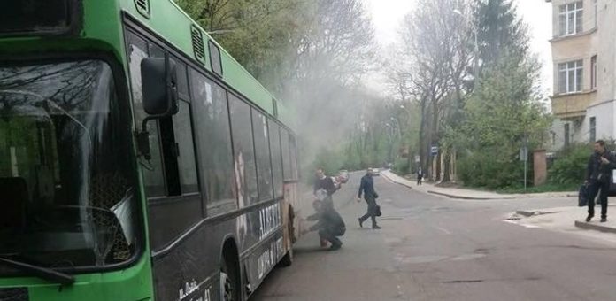 У Львові горів маршрутний автобус (відео) У Львові горів маршрутний автобус (відео)