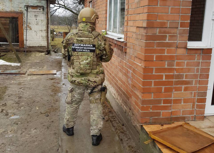 Прикордонники викрили масштабну схему ввезення в Україну авто на «єврономерах» Прикордонники викрили масштабну схему ввезення в Україну авто на «єврономерах»