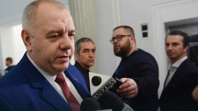 Польські міністри повернуть отримані минулого року премії Польські міністри повернуть отримані минулого року премії