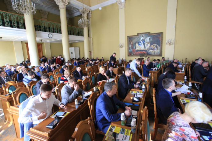 ЛМР надала пільги родинам Героїв Небесної Сотні та постраждалим учасникам Революції Гідності ЛМР надала пільги родинам Героїв Небесної Сотні та постраждалим учасникам Революції Гідності