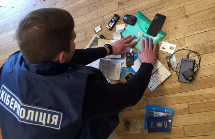Кіберполіція викрила хакера, який зламував персональні сторінки у соцмережах Кіберполіція викрила хакера, який зламував персональні сторінки у соцмережах