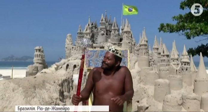 Піщаний король: бразилець побудував собі на пляжі «замок» і живе в ньому 22 роки Піщаний король: бразилець побудував собі на пляжі «замок» і живе в ньому 22 роки