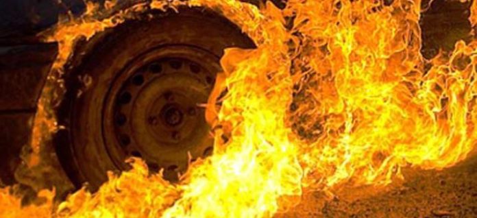 На Львівщині під час пожежі вогонь повністю знищив авто На Львівщині під час пожежі вогонь повністю знищив авто