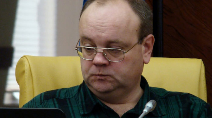 На медіафорумі стався інцидент з відомим спортивним журналістом На медіафорумі стався інцидент з відомим спортивним журналістом