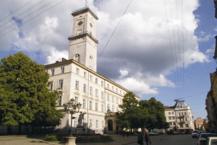 Гей-скандал у львівській освіті: у мерії розслідують поведінку директора школи Гей-скандал у львівській освіті: у мерії розслідують поведінку директора школи