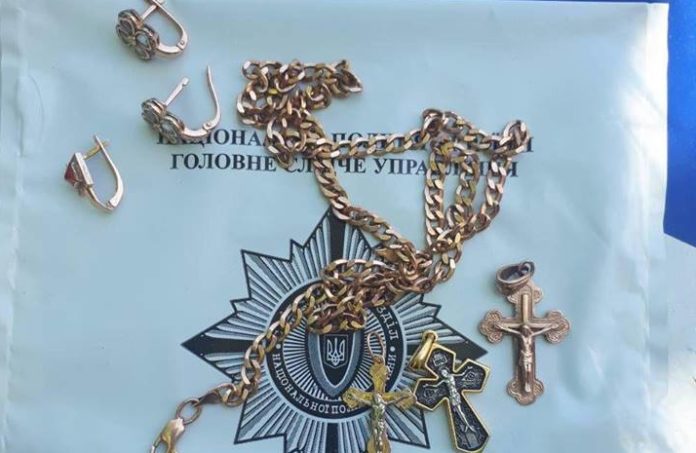 У столиці чоловік заволодів золотими прикрасами у монастирі У столиці чоловік заволодів золотими прикрасами у монастирі
