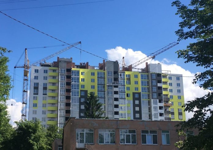 Біла пляма: Львівський виконком на визначив долю ділянки, на якій ведеться спірне будівництво Біла пляма: Львівський виконком на визначив долю ділянки, на якій ведеться спірне будівництво