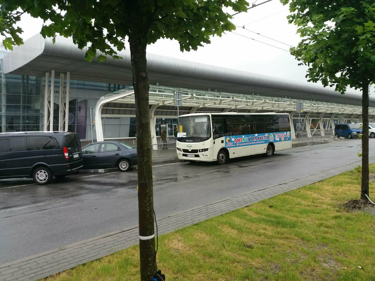 Автобусний рейс «Аеропорт – Залізничний вокзал» змінив графік руху