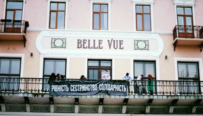 Священики та ультраправі виступили про проведення фестивалю рівності у Чернівцях Священики та ультраправі виступили про проведення фестивалю рівності у Чернівцях