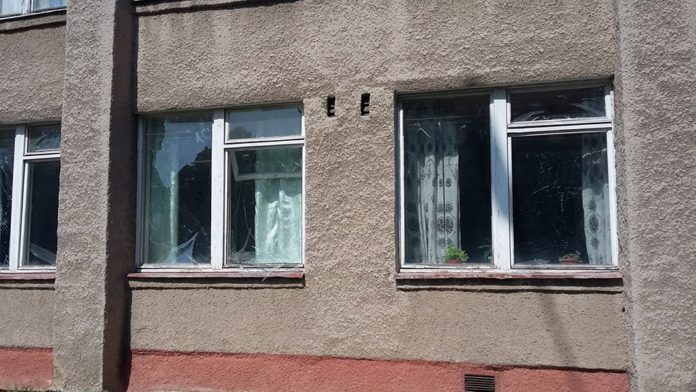 Бойовики обстріляли школу з дітьми: є постраждалі Бойовики обстріляли школу з дітьми: є постраждалі