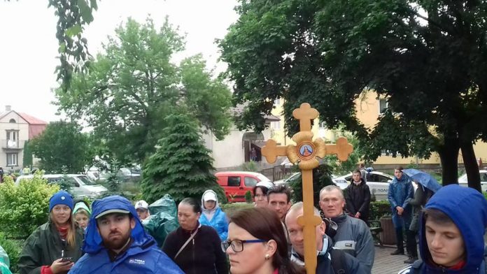 Із Золочева розпочалася піша проща до Унева Із Золочева розпочалася піша проща до Унева