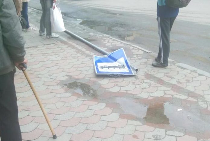 Водій львівської маршрутки втратив свідомість за кермом (фото) Водій львівської маршрутки втратив свідомість за кермом (фото)
