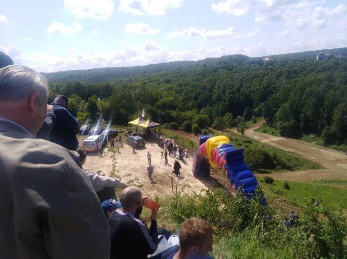 Як на Майорівці пройшли масштабні змагання з мотокросу (відео) Як на Майорівці пройшли масштабні змагання з мотокросу (відео)
