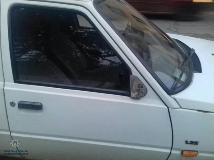 Патрульні затримали ймовірного викрадача автодзеркал Патрульні затримали ймовірного викрадача автодзеркал