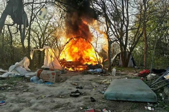Через підпал табору ромів під Львовом поліція відкрила кримінальне провадження Через підпал табору ромів під Львовом поліція відкрила кримінальне провадження