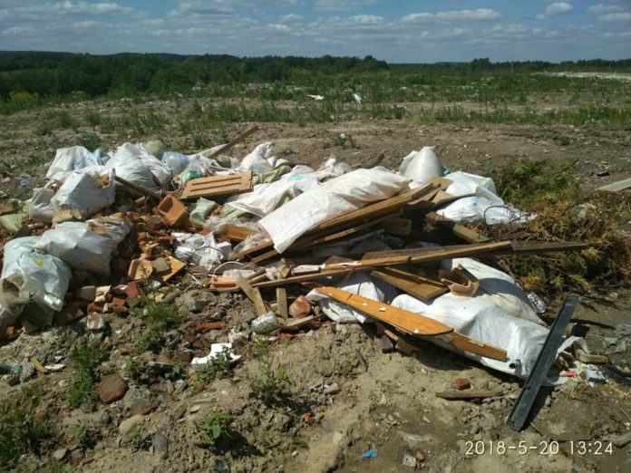 На Грибовицьке сміттєзвалище продовжують вивозити сміття На Грибовицьке сміттєзвалище продовжують вивозити сміття