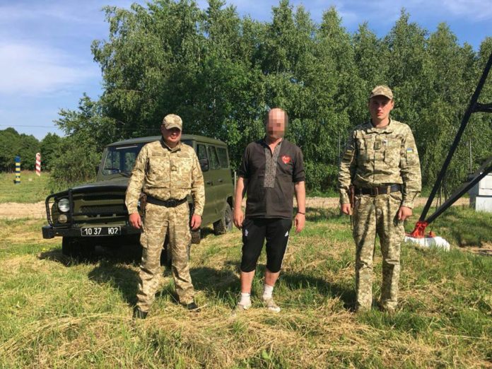 Чоловік двічі за день спробував незаконно перетнути кордон у «Краківці» (фото) Чоловік двічі за день спробував незаконно перетнути кордон у «Краківці» (фото)