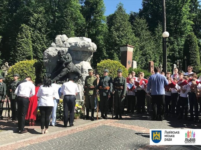 У Львові відзначили 102-у річницю з дня смерті Івана Франка (фото) У Львові відзначили 102-у річницю з дня смерті Івана Франка (фото)