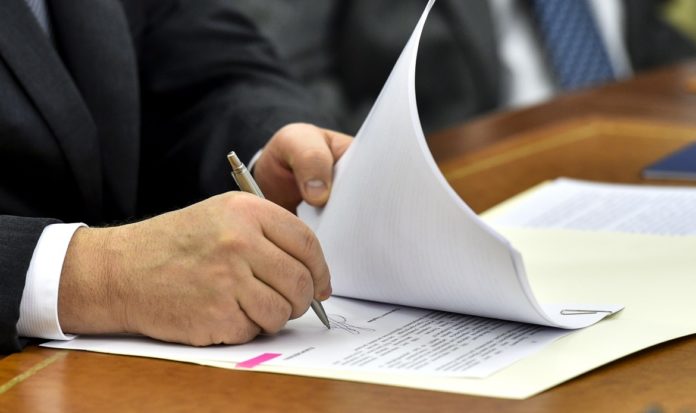 Президент підписав оновлений закон про реабілітацію жертв репресій комуністичного режиму Президент підписав оновлений закон про реабілітацію жертв репресій комуністичного режиму