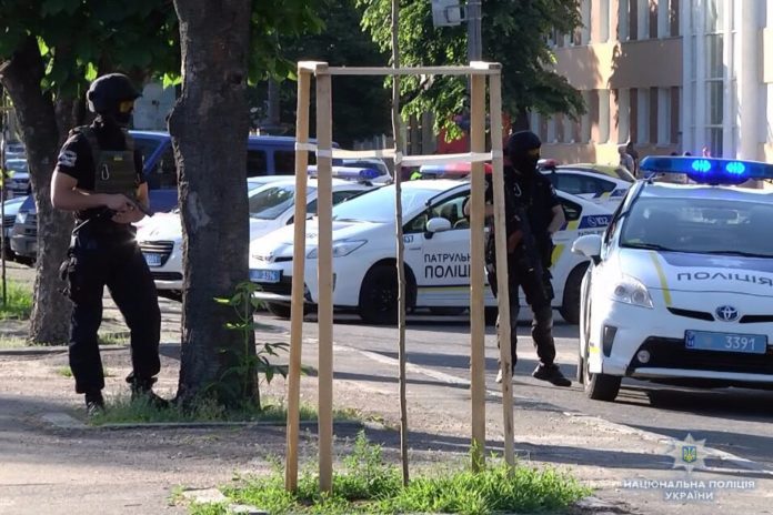 У Черкасах розстріляли в кабінеті депутата від «Батьківщини» У Черкасах розстріляли в кабінеті депутата від «Батьківщини»