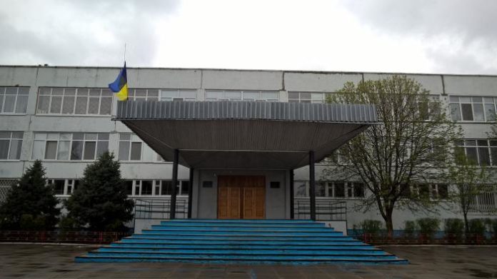 На Дніпропетровщині під час лінійки стало зле 19 дітям На Дніпропетровщині під час лінійки стало зле 19 дітям