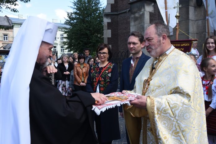 У храмі святих Ольги і Єлизавети освятили вівтар і каплицю ікони Пресвятої Богородиці У храмі святих Ольги і Єлизавети освятили вівтар і каплицю ікони Пресвятої Богородиці