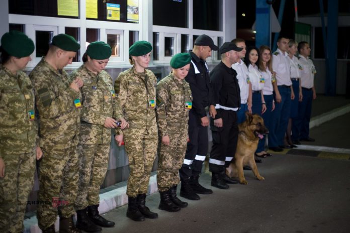 Дірявий кордон та показові виступи митників Дірявий кордон та показові виступи митників