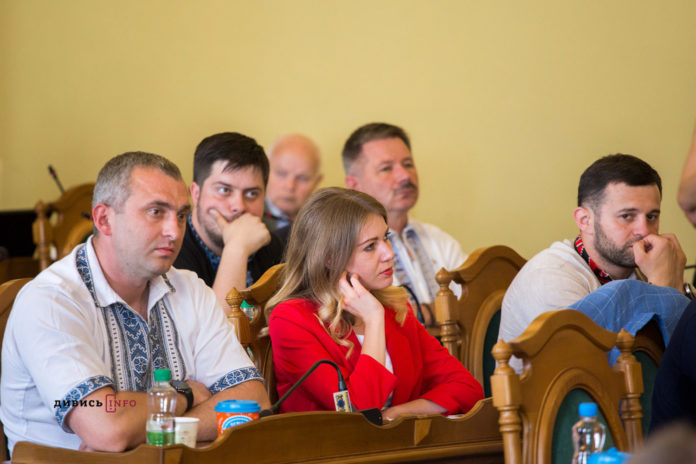 Депутат хоче почути, на що пішли 700 мільйонів, виділених на комунальні транспорті підприємства Депутат хоче почути, на що пішли 700 мільйонів, виділених на комунальні транспорті підприємства