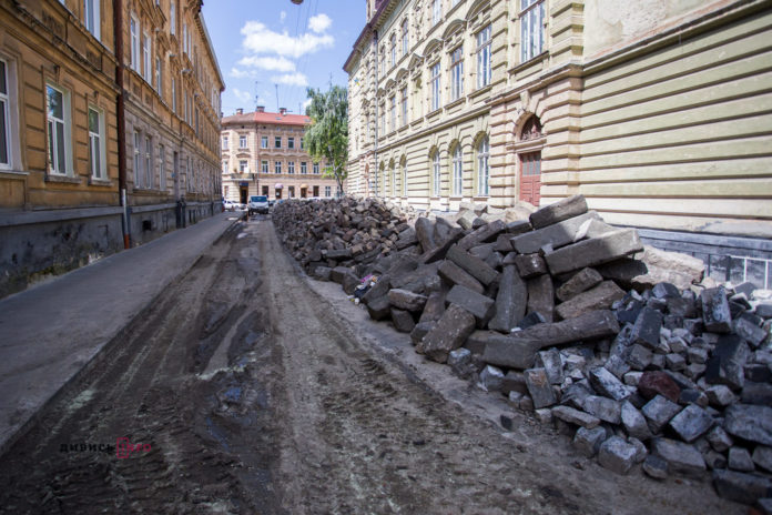 Стало відомо, коли відкриють вулицю Котлярську для проїзду (фото) Стало відомо, коли відкриють вулицю Котлярську для проїзду (фото)