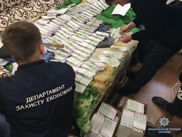 У Львові виявили підпільні друкарні для друку акцизних марок (фото) У Львові виявили підпільні друкарні для друку акцизних марок (фото)