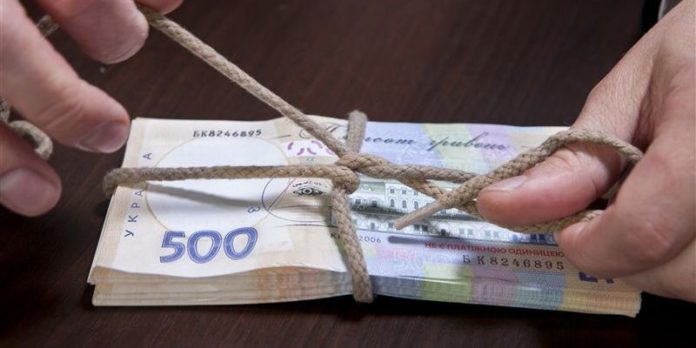 На Львівщині посадовця підозрюють у привласненні 100 тисяч гривень На Львівщині посадовця підозрюють у привласненні 100 тисяч гривень