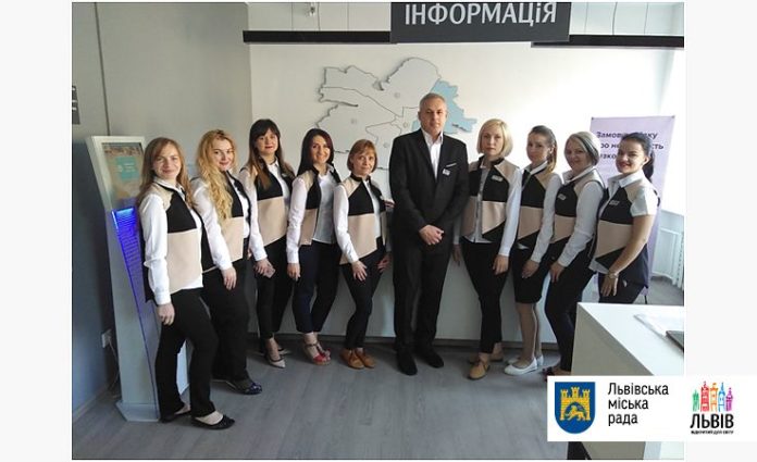 Для адміністраторів ЦНАПів у Львові запровадили єдиний стиль одягу Для адміністраторів ЦНАПів у Львові запровадили єдиний стиль одягу