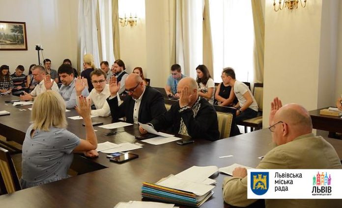 Львівський виконком виділив 50 тисяч на лікування священику, який побував у полоні бойовиків Львівський виконком виділив 50 тисяч на лікування священику, який побував у полоні бойовиків