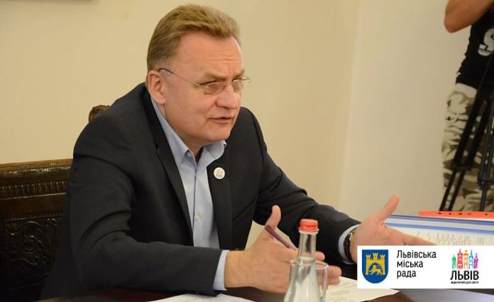У Львові перевірять овочі, які продають мешканці прилеглих до Грибовицького сміттєзвалища сіл У Львові перевірять овочі, які продають мешканці прилеглих до Грибовицького сміттєзвалища сіл