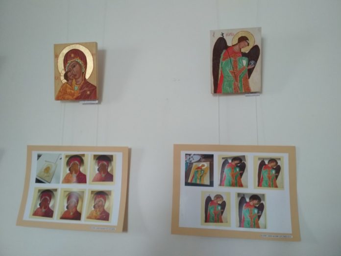 Юна художниця з Винник малює ікони і вже відкрила власну виставку (фото) Юна художниця з Винник малює ікони і вже відкрила власну виставку (фото)