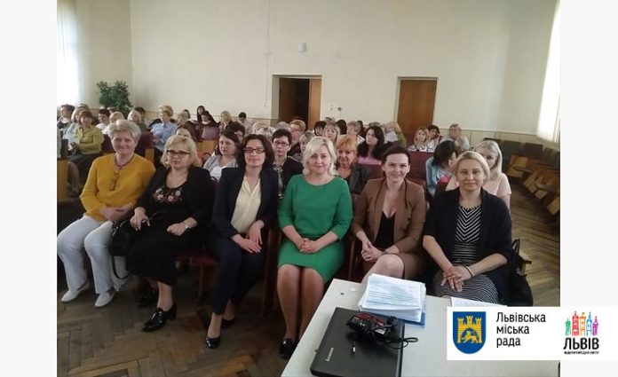 87 медичних сестер Львова взяли участь в конференції про внутрішньолікарняні інфекції 87 медичних сестер Львова взяли участь в конференції про внутрішньолікарняні інфекції