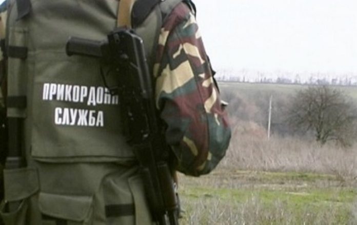 На Закарпатті невідомі схопили прикордонника, запхали до багажника і погрожували На Закарпатті невідомі схопили прикордонника, запхали до багажника і погрожували