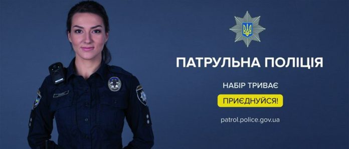 Патрульні нагадують водіям про обов’язок виконання вимог регулювальника Патрульні нагадують водіям про обов’язок виконання вимог регулювальника