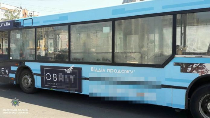Маршрутка зачепила автомобіль і поїхала з місця ДТП – патрульні розшукали втікача Маршрутка зачепила автомобіль і поїхала з місця ДТП – патрульні розшукали втікача