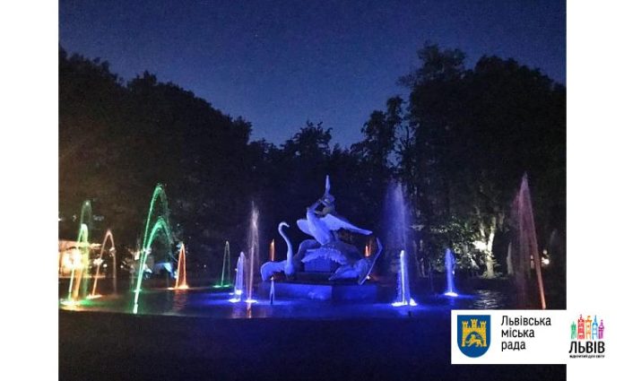 У Стрийському парку відновили підсвітку фонтану У Стрийському парку відновили підсвітку фонтану