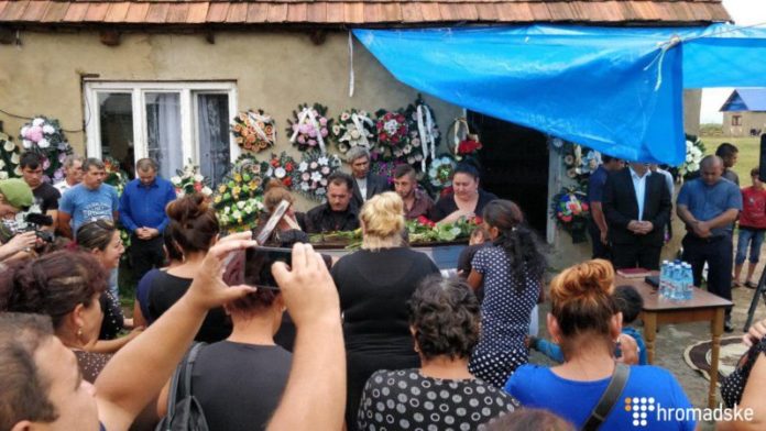 На Закарпатті поховали вбитого у Львові 24-річного рома На Закарпатті поховали вбитого у Львові 24-річного рома