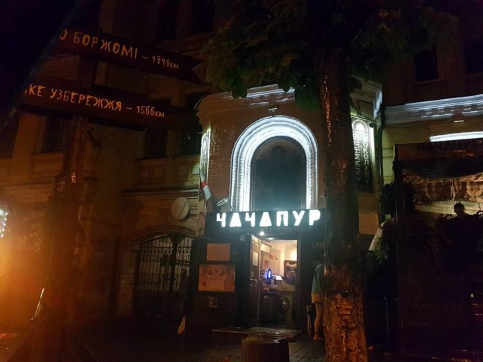 У Києві поліцейські не дозволили російському консулу напідпитку сісти за кермо У Києві поліцейські не дозволили російському консулу напідпитку сісти за кермо