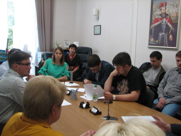 Комісія ЛМР винесла попередження про порушення етики депутатові від ВО «Свобода» Комісія ЛМР винесла попередження про порушення етики депутатові від ВО «Свобода»