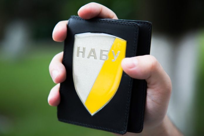 Півроку пішло на пошуки спільника депутата, який пропонував детективу НАБУ хабар у півмільйона Півроку пішло на пошуки спільника депутата, який пропонував детективу НАБУ хабар у півмільйона